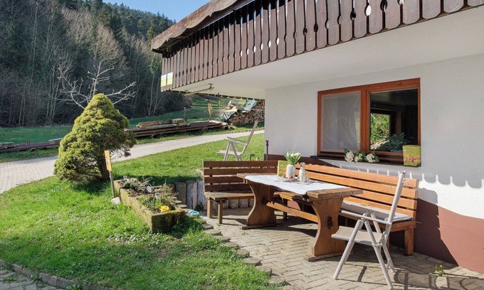 Kirchzarten Appartement | Appartement 'Ferienwohnung Zitrone' avec vue sur les montagnes, terrasse privée et Wi-Fi