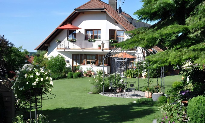 Ebenweiler Appartement | Appartement 'Ferienwohnung Im Rosengarten' avec balcon et Wi-Fi