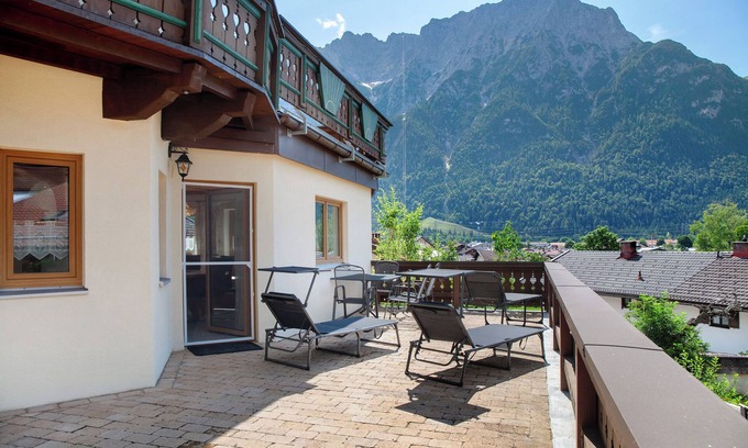 Mittenwald Appartement | Appartement 'Ferienwohnung Lapislazuli' avec vue sur les montagnes, terrasse privée et Wi-Fi