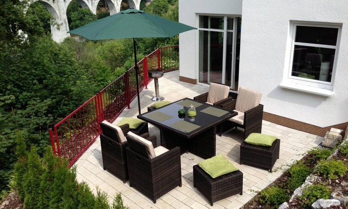 Willingen Appartement | Appartement 'Ferienwohnung Viadukt' avec vue sur les montagnes, terrasse privée et Wi-Fi
