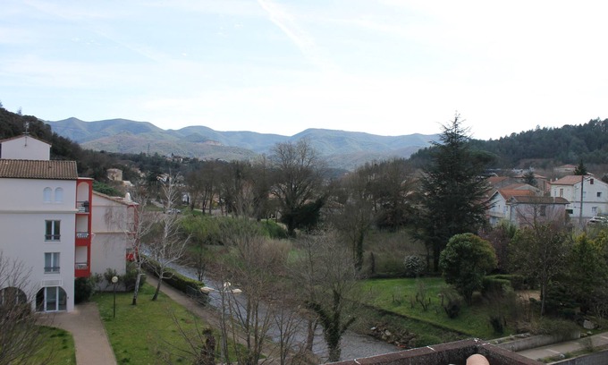 Lamalou-les-Bains Appartement | appartement confortable et ensoleillé avec grande terrasse et vue sur la montagn