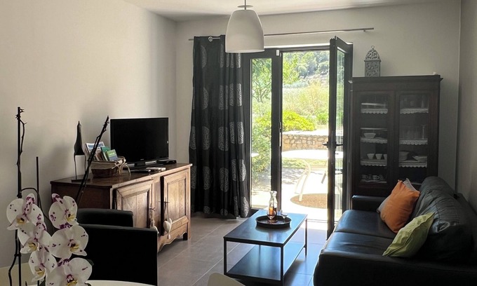 Vaison-la-Romaine Maison | Maison avec jardin avec vue sur village historique du Crestet