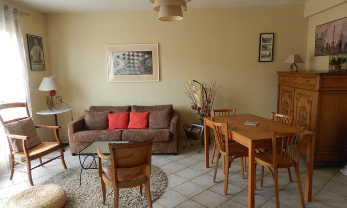 Belleville Appartement | Coquet appartement dans résidence très calme et bien entretenue
