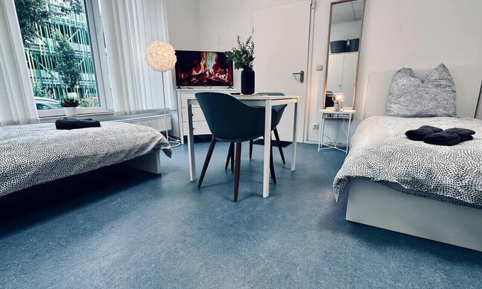 Nordhorn Appartement | Apartment Flixi II - Doppelzimmer für Zwei Personen mit Gemeinschaftsflächen