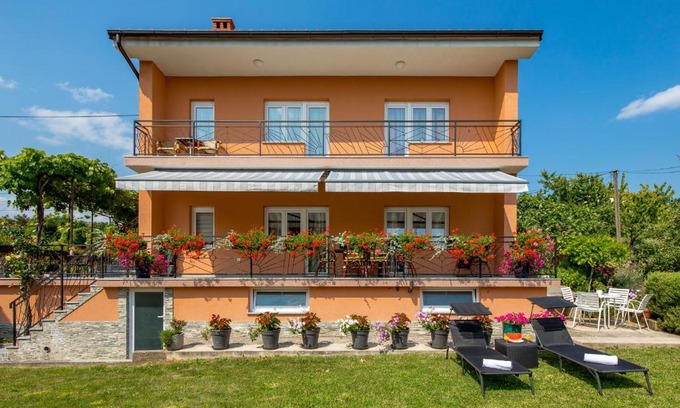 Cikovici Appartement | Apartment Flowers
