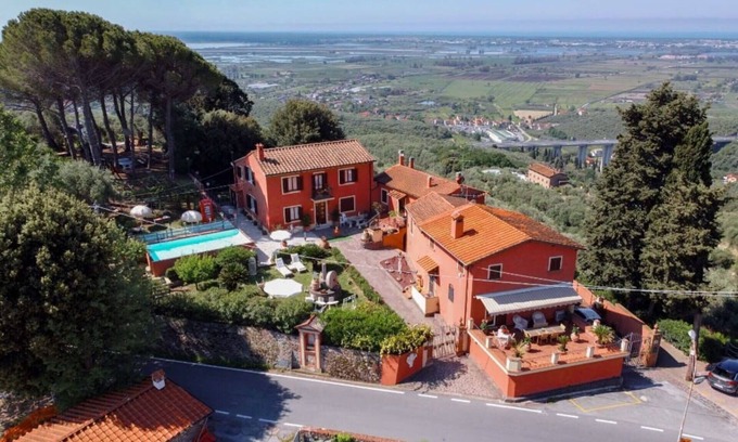 Pieve a Elici Appartement | Apartment for 4 People with sea view terrace