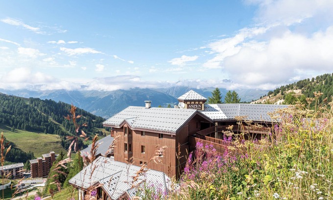 Plagne Villages Appartement | Appartement "Résidence Aspen" avec vue sur la montagne, jardin privé et balcon