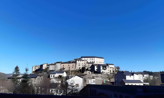La Salvetat-sur-Agout Appartement | Appartement au Centre De La Salvetat sur Agout avec balcon Vue Montagne