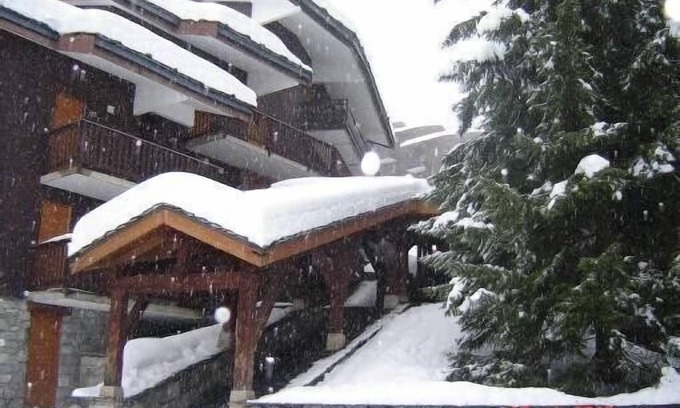 Les Avanchers-Valmorel Appartement | Appartement dans maison chalet situé à Valmorel hameau Planchamp,skis aux pieds
