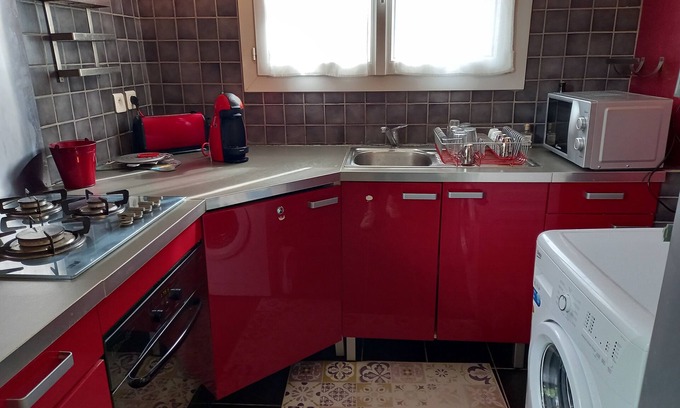 Merindol-les-Oliviers Appartement | Appartement avec belle terrasse clôturée, vu sur le Mont Ventoux et la piscine.