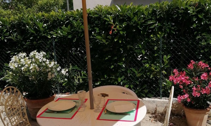 Saint-Georges-de-Didonne Villa | appartement dans une villa avec jardin , plages à 800m