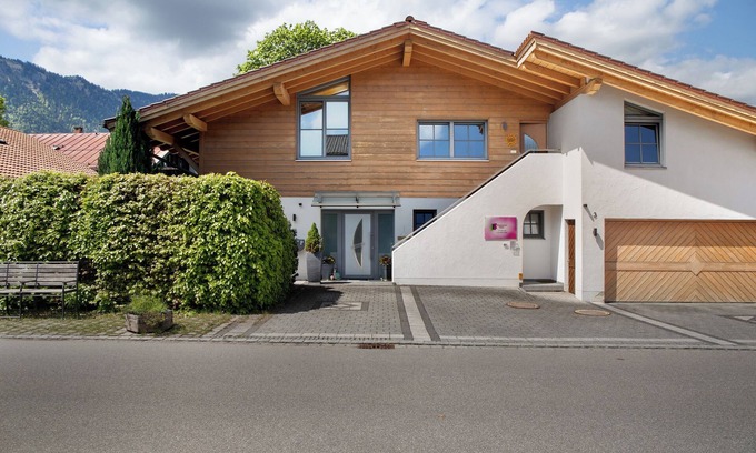 Oberammergau Appartement | Apartment 'Gallist' with Mountain View, Balcony and Wi-Fi