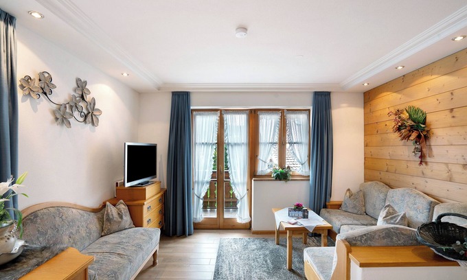 Mittenwald Appartement | Appartement "Gebirgsveilchen Nr 7" avec vue sur les montagnes, jardin partagé et Wi-Fi