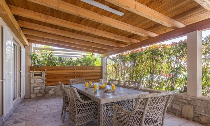 Nerezine Appartement | Apartment GISELLE with heated pool and large terrace 50m2