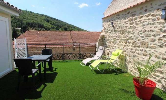 Samoyas Appartement | Apartment "Gîte L'Armu" with Mountain View, Whirlpool & Wi-Fi