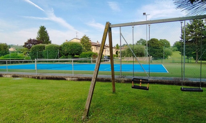 Calmasino Appartement | Apartment 'Golf Residence La Ca' with Shared Pool and Private Garden