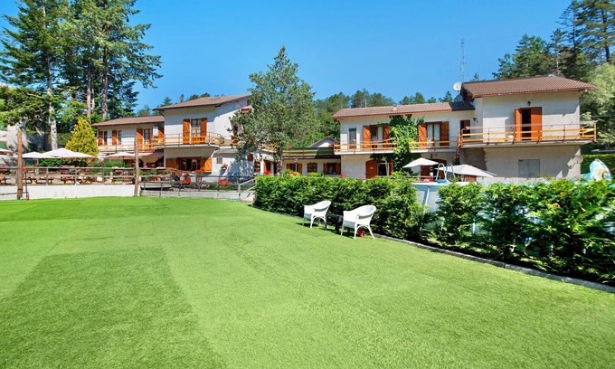 Borzonasca Appartement | Appartement "Green Riviera - Angolino dei Pini" avec vue sur les montagnes.