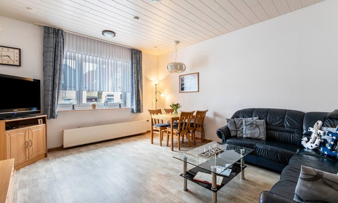 Lunden Appartement | Appartement 'Groth's Ferienwohnung' avec terrasse partagée, jardin partagé et Wi-Fi