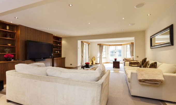 Westend Appartement | Apartment 'Hakan Place Near Stadium' with Balcony, Wi-Fi and Air Conditioning