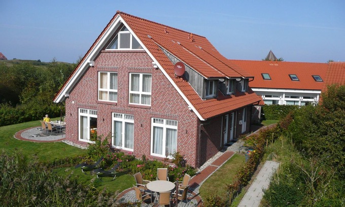 Spiekeroog Appartement | Appartement 'Haus Admiral - Fewo Südwind' avec vue sur la mer, terrasse privée et Wi-Fi