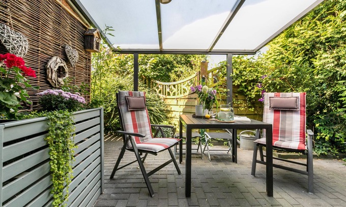 Wesselburen Appartement | Appartement "Haus Bruhs" avec terrasse privée, jardin partagé et Wi-Fi