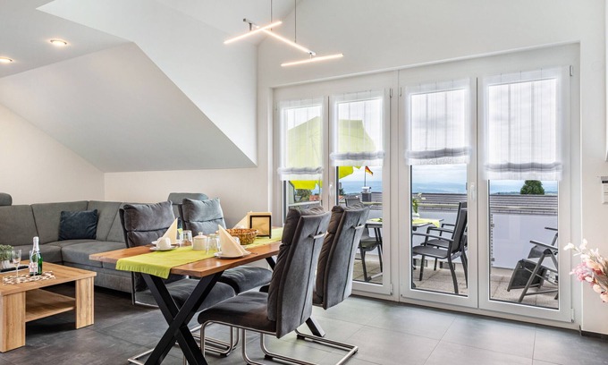 Hoechenschwand Appartement | Appartement 'Haus Fernsicht Wohnung Bergpanorama' avec vue sur les montagnes, balcon et Wi-Fi
