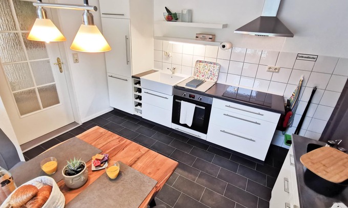 Wiesmoor Appartement | Apartment 'Haus Krokus Wiesmoor Ostfriesland' incl. bed linen and towels, with Wi-Fi