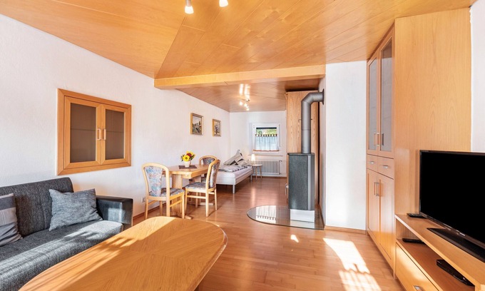 Engen Appartement | Apartment 'Hewenpanorama' with Mountain View, Private Terrace and Wi-Fi
