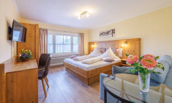 Ruhpolding Appartement | Appartement Hochfelln (30qm), Küche extra, 1 Wohn-/Schlafzimmer, WLAN, max 3 Personen