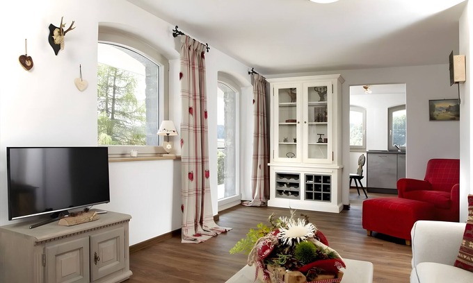 Ibach Appartement | Apartment 'Hotzenwald' with Spa Area and Mountain View