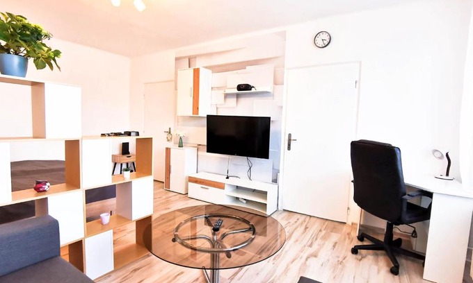 Sever Appartement | Apartment Hroncová, near city centre and park, quiet location