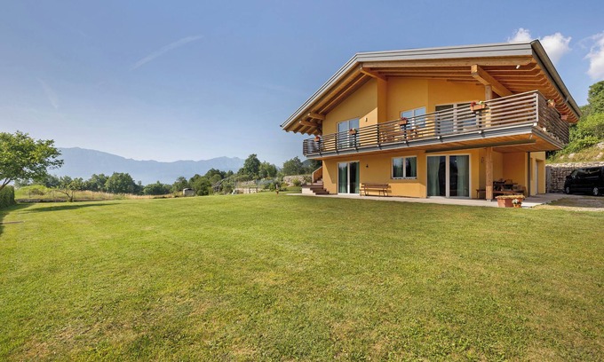 Trambileno Appartement | Apartment 'Il Biancospino' with Mountain View, Private Garden and Wi-Fi