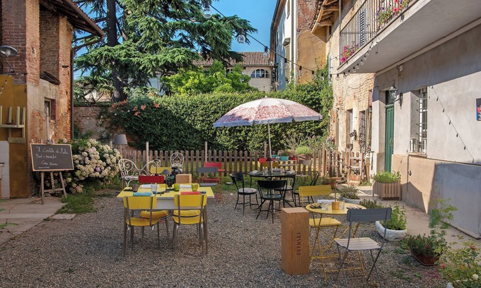 Sezzadio Appartement | Apartment 'Il Cortile Di Malie' with Shared Garden and Balcony