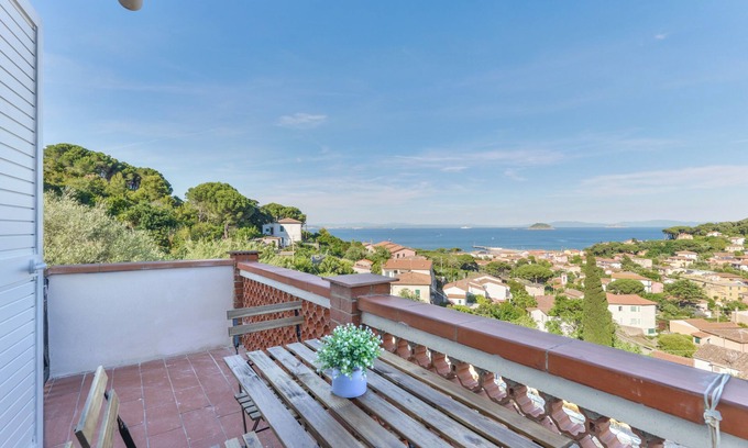 Cavo Appartement | Apartment 'Il Gioiello Del Mare' with Sea View, Wi-Fi and Air Conditioning