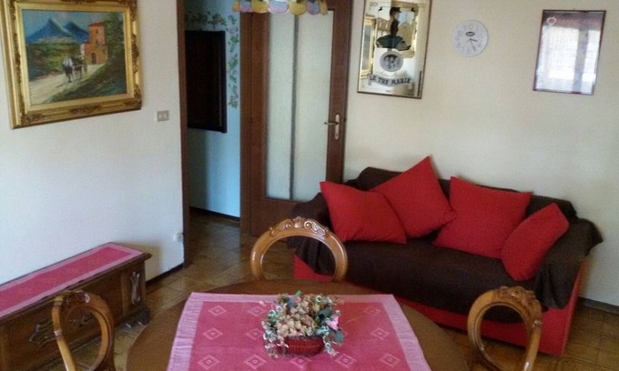 Caramanico Terme Appartement | Appartement "Il Nido nel Borgo Bello" avec vue montagne et balcon.