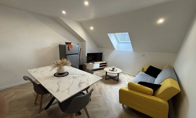 Ecommoy Appartement | Apartment in Écommoy near Le Mans Circuit