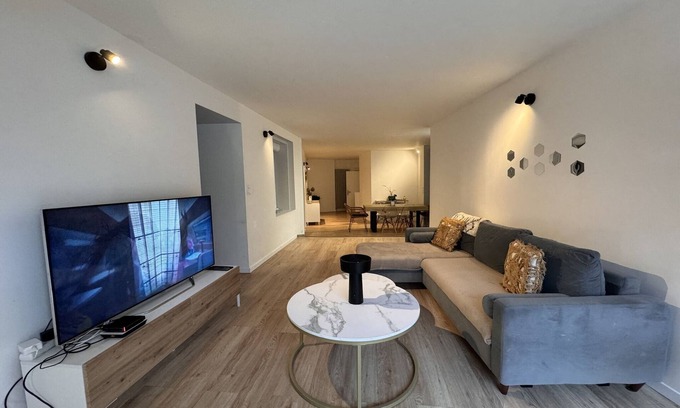 Ecommoy Appartement | Apartment in Écommoy near Le Mans Circuit