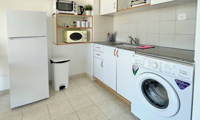 Ashkelon Copropriété | Apartment in a central location on Ashkelon beach, with a view of the marina
