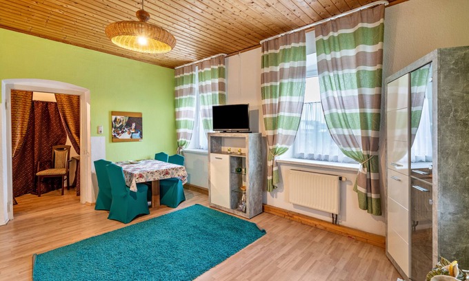 Nussdorf am Inn Maison | Apartment In A Hotel 'Nußdorfer Hof - Apartment 7' with Mountain View and Wi-Fi