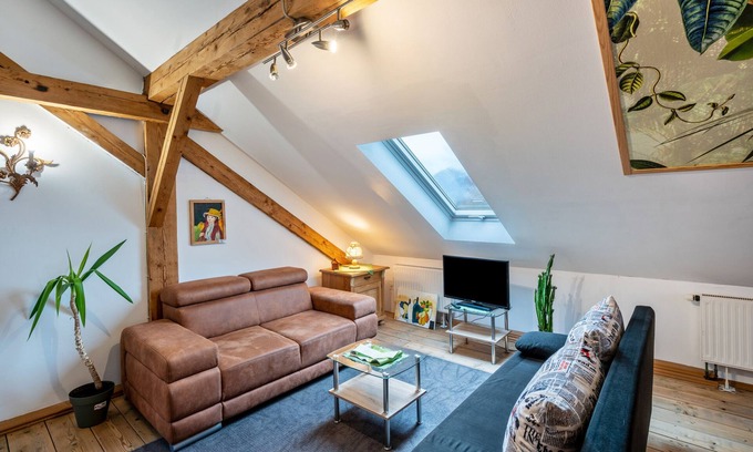 Nussdorf am Inn Maison | Apartment In A Hotel 'Nußdorfer Hof - Apartment 15' with Mountain View, Balcony and Wi-Fi
