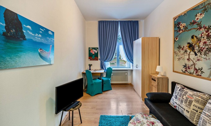 Nussdorf am Inn Maison | Apartment In A Hotel 'Nußdorfer Hof - Apartment 6' with Mountain View and Wi-Fi