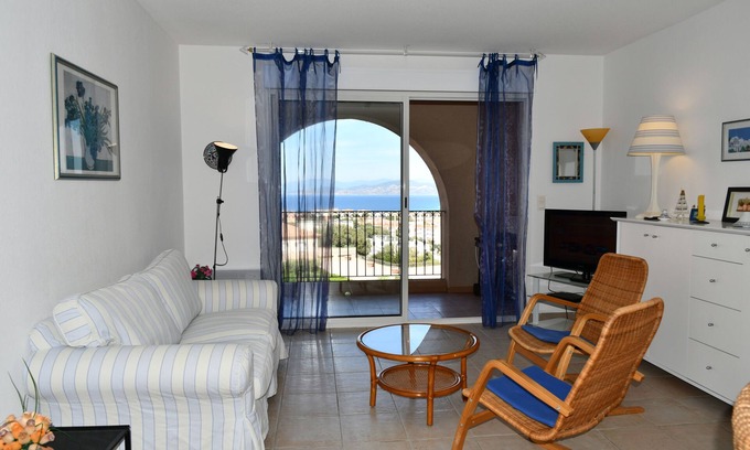 L'Ile-Rousse Appartement | APPARTEMENT CLASSE 3* DANS RESIDENCE DE STANDING AVEC PISCINE