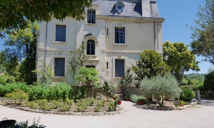 Sommieres Appartement | Apartment in a writer's house classified 2 stars
