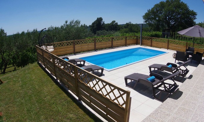 Zminj Appartement | Appartement spacieux donnant sur les vignes