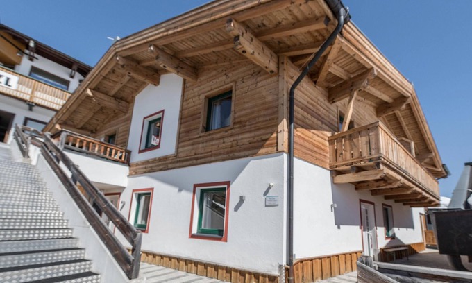 Konigsleiten Appartement | Apartment in "Chalet Central - Top CC5" near several Ski Areas with Shared Sauna, Mountain View, Wi-Fi & Winter Garden; Parking Available