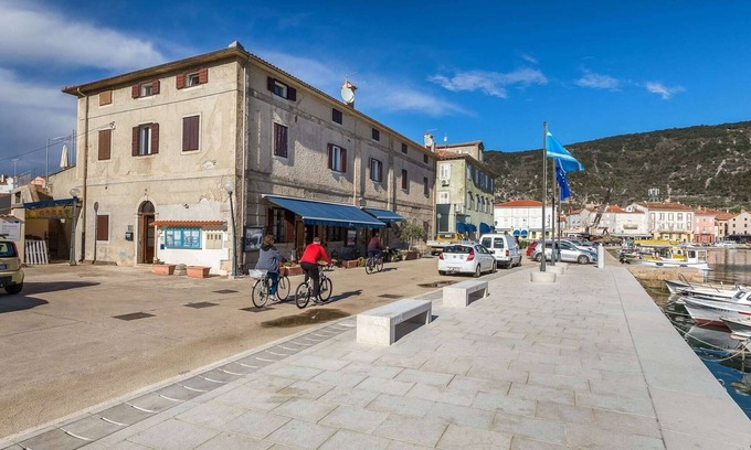 Cres Appartement | Appartement en bord de mer avec terrasse à Cres