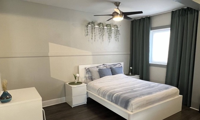 Hull Appartement | Apartment in Downtown Hull **Parking Included
