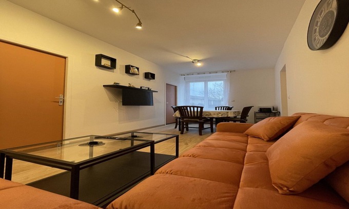 Noyen-sur-Sarthe Appartement | Apartment in Noyen near Le Mans Circuit