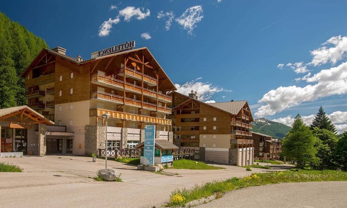 Allos Appartement | Studio cosy avec piscine commune