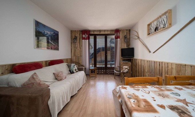 Allos Appartement | Apartment in France with Stunning Mountain Views